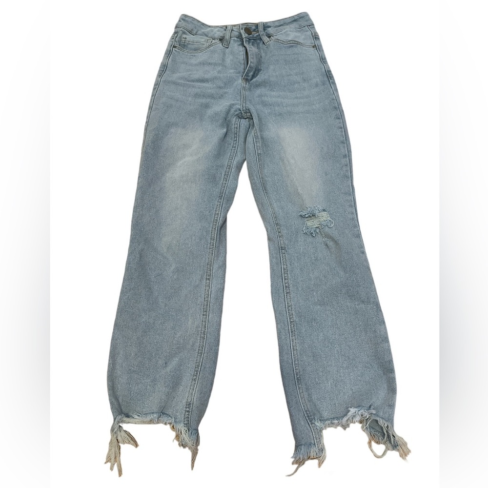 Light blue wash Fashion Nova ankle jeans. Size 5